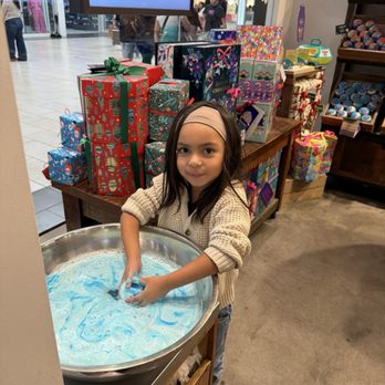 Lush - Bath bomb - Cosmetics & Beauty Supply Near Me - Cerritos, California