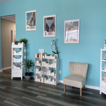 Sugar Bar - Medina - A portion of the waiting area - Skin Care Near Me - Medina, Ohio Sugar Bar - Medina - A portion of the waiting area - Skin Care Near Me - Medina, Ohio
