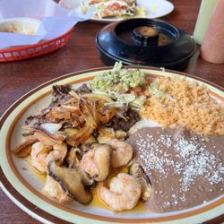 Lago Azul Mexican Restaurant - Carne asada com cameron ajo