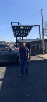 B.E. SCOTTS BBQ by null