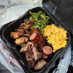 Roses Barb-Q & Catering - Brisket combo with green beans and macaroni and cheese