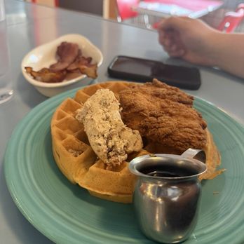 The Madison Diner - Chicken and Waffles - American Near Me - Bainbridge Island, Washington The Madison Diner - Chicken and Waffles - American Near Me - Bainbridge Island, Washington
