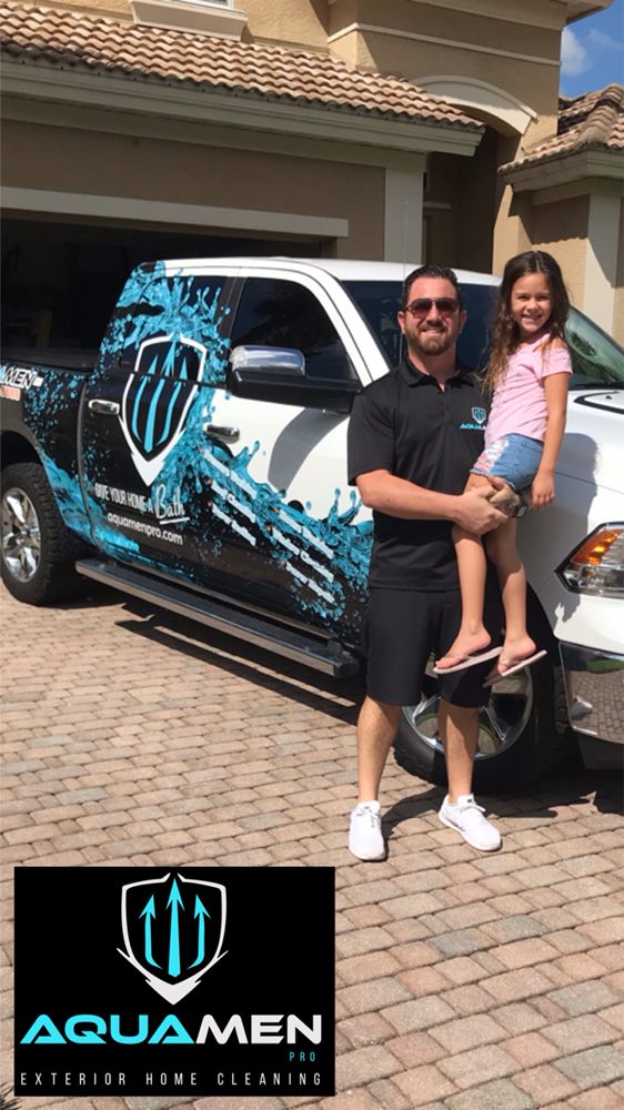 Slide of Aqua Men Pro