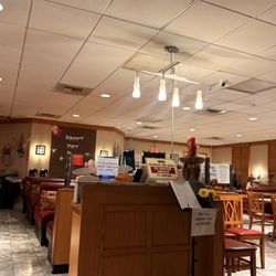 Bai Plu Thai & Sushi - The inside.