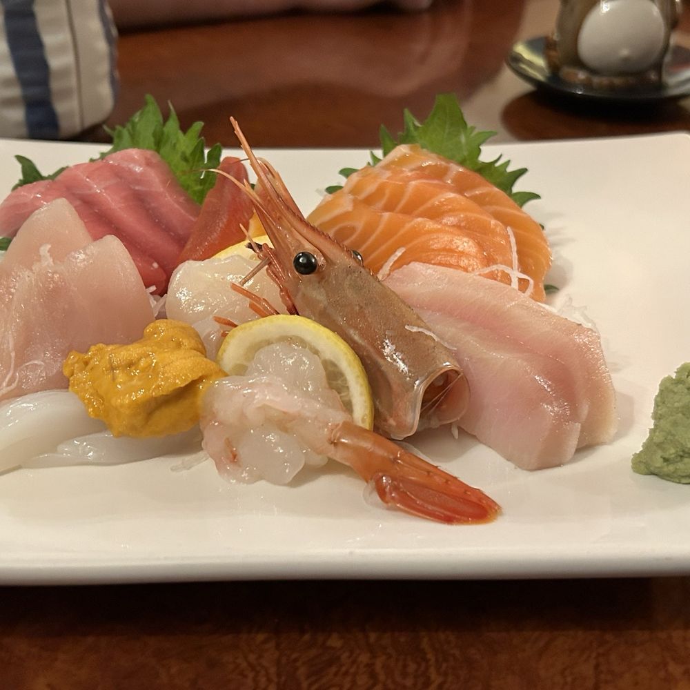 Aoyama Sushi Restaurant - Sashimi plate (house plate) - Sushi Bars Near Me - Toronto, Ontario