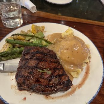 Long Timber Brewing - Flat Iron Steak with seasonal veggies, mashed potatoes and gravy - Breweries Near Me - Monroe, Oregon