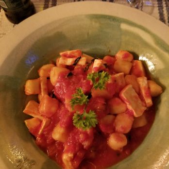 La Pasta Gialla - Gnocchi de batata ao pomodoro basilico. Traditional gnocchi dish with surprisingly delightful addition of brie cheese! Served with parmesan. - São Paulo, SP La Pasta Gialla - Gnocchi de batata ao pomodoro basilico. Traditional gnocchi dish with surprisingly delightful addition of brie cheese! Served with parmesan. - São Paulo, SP