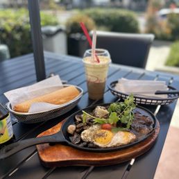 B N / Sizzling Beef Steak with Egg