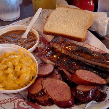 Dreamland BBQ - 2 meat plate with Mac and cheese, baked beans, and bread - Barbeque Near Me - Montgomery, Alabama Dreamland BBQ - 2 meat plate with Mac and cheese, baked beans, and bread - Barbeque Near Me - Montgomery, Alabama