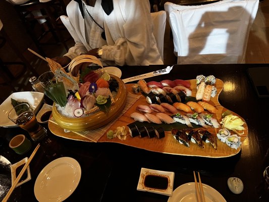 Toni's Sushi Bar by null