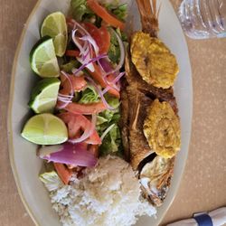 El Parche Colombian Restaurant Tacoma - Fried Fish plate