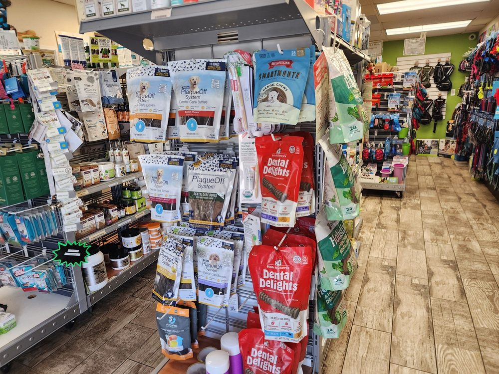 Auggie's Pet Supplies & Spa Image