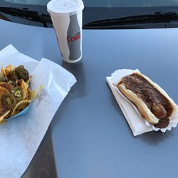 Oasis Hot Dogs - Nachos chili dog root beer