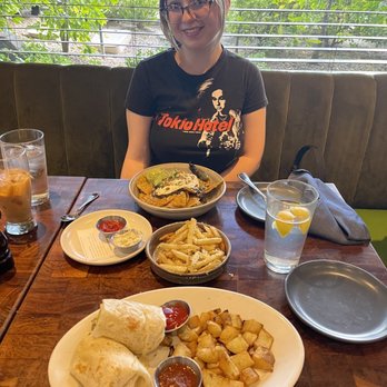 The Henry - Ava being beautiful and amazing company like always - New American Near Me - Phoenix, Arizona The Henry - Ava being beautiful and amazing company like always - New American Near Me - Phoenix, Arizona