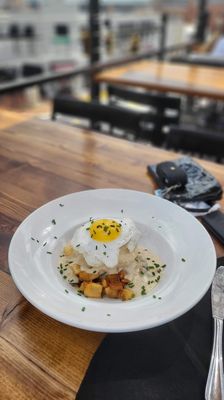 McCray's Tavern by null