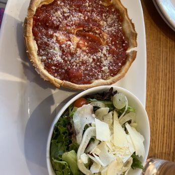 Giordano's - Personal size deep dish pepperoni pizza with a house side salad - Pizza Near Me - Chicago, Illinois