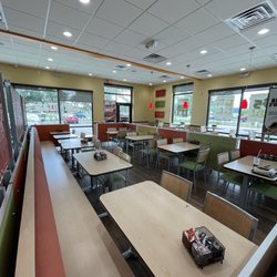 Del Taco - Inside Seating