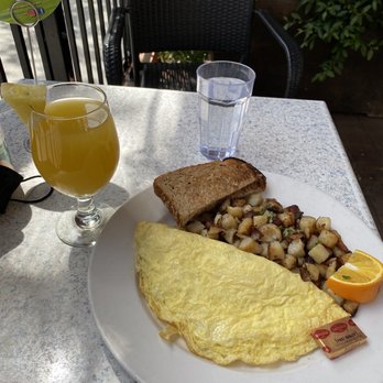 Crepevine Restaurants - omlette and pineapple mimosa - New American Near Me - Mountain View, California Crepevine Restaurants - omlette and pineapple mimosa - New American Near Me - Mountain View, California