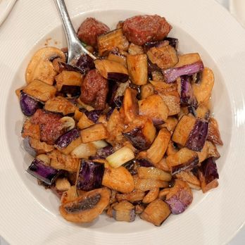 Seaport City Seafood Restaurant - Beef cubes with mushrooms and eggplant - Dim Sum Near Me - Vancouver, British Columbia Seaport City Seafood Restaurant - Beef cubes with mushrooms and eggplant - Dim Sum Near Me - Vancouver, British Columbia