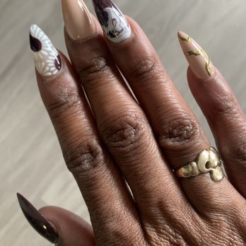 88Nails - Gel S with nail art - Nail Salons Near Me - Lewisville, Texas