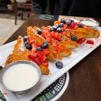 Blu Jam Cafe - Crunchy French Toast - Breakfast & Brunch Near Me - Los Angeles, California Blu Jam Cafe - Crunchy French Toast - Breakfast & Brunch Near Me - Los Angeles, California