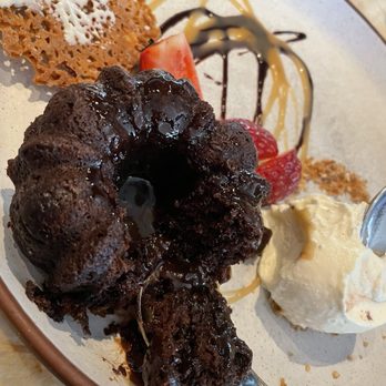 Earls Kitchen + Bar - Sticky chocolate toffee pudding cake - Canadian (New) Near Me - Burnaby, British Columbia Earls Kitchen + Bar - Sticky chocolate toffee pudding cake - Canadian (New) Near Me - Burnaby, British Columbia