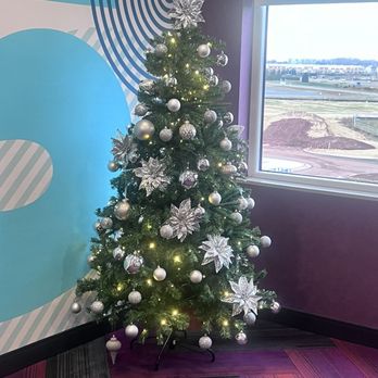 Tru by Hilton Ashburn One Loudoun - Entryway to the 5th floor - Christmas 2025 - Hotels Near Me - Ashburn, Virginia Tru by Hilton Ashburn One Loudoun - Entryway to the 5th floor - Christmas 2025 - Hotels Near Me - Ashburn, Virginia