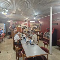 Hillbilly Junction - Group of diners