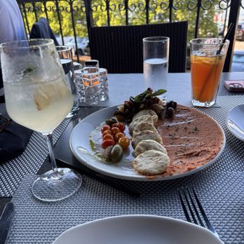 Chart House - Sangria cocktail with hummus appetizer - Seafood Near Me - Savannah, Georgia
