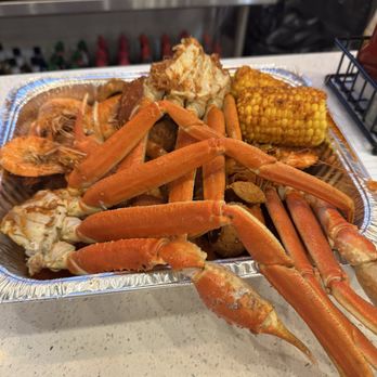 Outcast Seafood - The Big O - 2lbs. of Head On Shrimp and 3 Snow Crab Clusters, 2 corn, 2 potatoes, and andouille sausage - Seafood Near Me - Miramar Beach, Florida