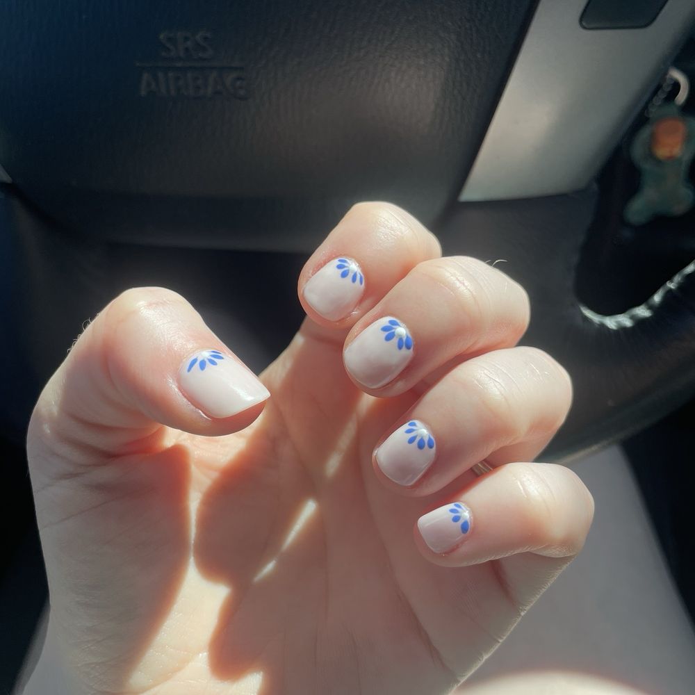 HD Nails & Spa - Classic manicure with gel polish - Nail Salons Near Me - Louisville, Kentucky HD Nails & Spa - Classic manicure with gel polish - Nail Salons Near Me - Louisville, Kentucky