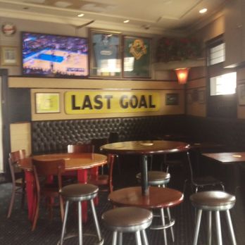 Dick's Hotel - Bars Near Me - Balmain, NSW