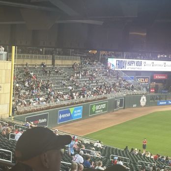 Minnesota Twins - Outfield delay - Professional Sports Teams Near Me - Minneapolis, Minnesota Minnesota Twins - Outfield delay - Professional Sports Teams Near Me - Minneapolis, Minnesota