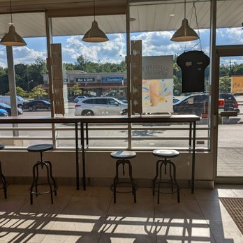 CoCo Fresh Tea & Juice - Seats by the window - Bubble Tea Near Me - Toronto, Ontario