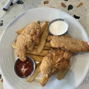 Georgie's Beachside Grill - Kids chicken tenders - American Near Me - Newport, Oregon Georgie's Beachside Grill - Kids chicken tenders - American Near Me - Newport, Oregon