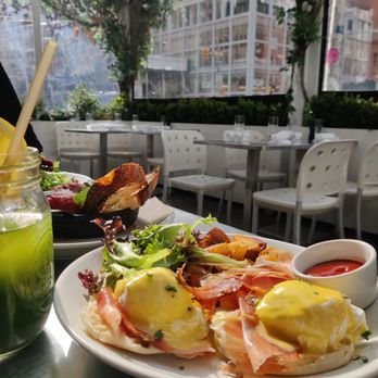 Cafeteria - Eggs Benedict - New American Near Me - New York, New York