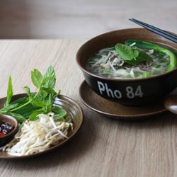 Pho 84 - Traditionelle Vietnamesische Rindsuppe
