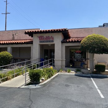 Wolfe’s kitchen and deli - Storefront - Caterers Near Me - Claremont, California Wolfe’s kitchen and deli - Storefront - Caterers Near Me - Claremont, California