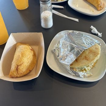 D’ Colombia Bakery - Empanada de pollo y queso y Arepa de Pollo - Bakeries Near Me - Elkhart, Indiana D’ Colombia Bakery - Empanada de pollo y queso y Arepa de Pollo - Bakeries Near Me - Elkhart, Indiana