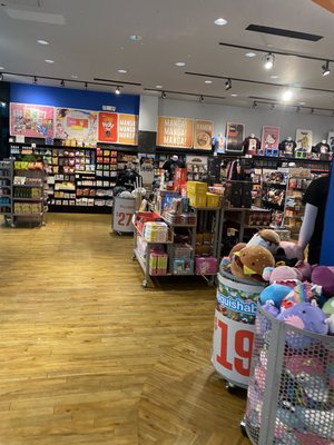 Emerald Square Mall by null