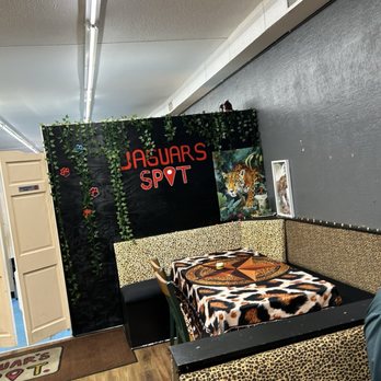 Jaguar's Spot - Interior - American Near Me - Millbrook, Alabama Jaguar's Spot - Interior - American Near Me - Millbrook, Alabama