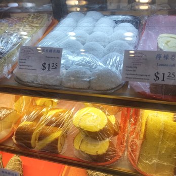 Sweet Star Bakery - cake display - Bakeries Near Me - Brooklyn, New York