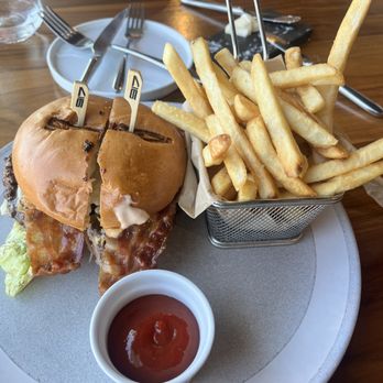 Restaurant 917 - 917 Burger - New American Near Me - Carson, California