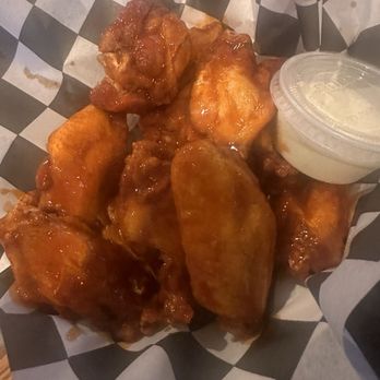 Fatty McGees - Buffalo wings - Bars Near Me - East Islip, New York