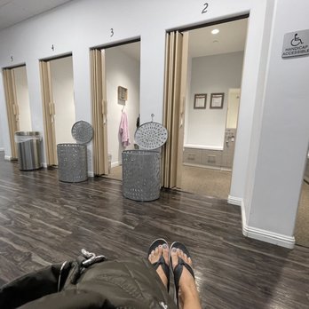 Breastlink - Tarzana - Dressing area - Diagnostic Imaging Near Me - Tarzana, California Breastlink - Tarzana - Dressing area - Diagnostic Imaging Near Me - Tarzana, California