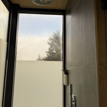 Two Capes Lookout - Rain shower head, and handheld sprayer in the shower - Hotels Near Me - Cloverdale, Oregon Two Capes Lookout - Rain shower head, and handheld sprayer in the shower - Hotels Near Me - Cloverdale, Oregon