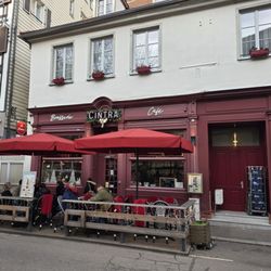 Le Cintra - street view of the restaurant