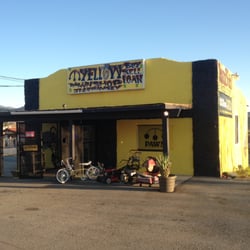 Yellow Pawnshop - Small shop, friendly atmosphere, the inventory changes all the time, so you never know what you will find, close to Casino