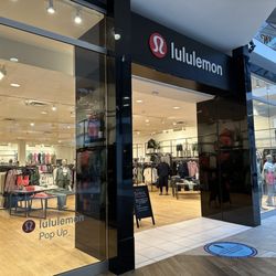 lululemon - Storefront