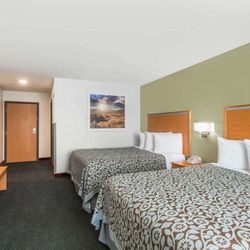 Days Inn by Wyndham West Yellowstone - Guest room